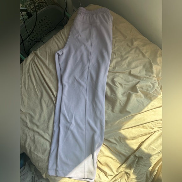 NWT Lululemon Softstreme High-Rise Pant Short in Lilac Ether, size 12 - Picture 6 of 6